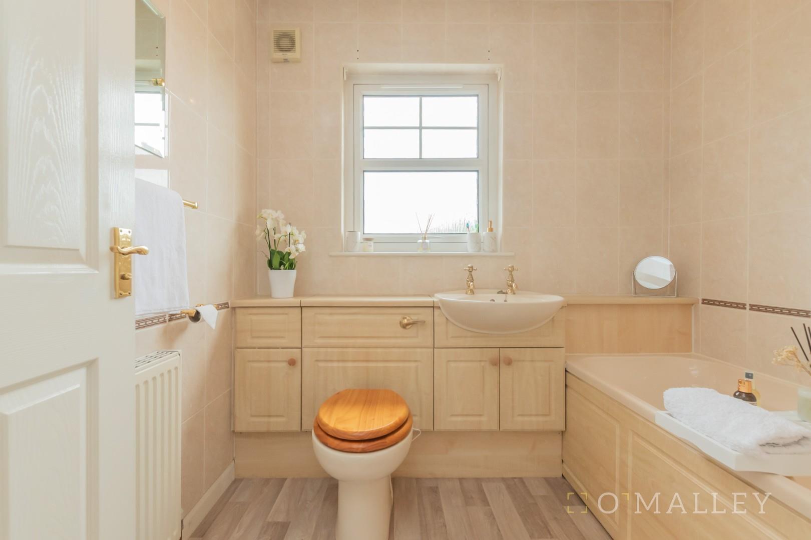 36. Bathroom 1.jpg